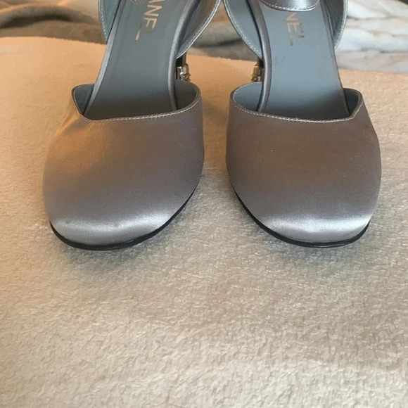 EUC CHANEL grey satin sling back round toe size 38 worn once  crystals at heel - Picture 4 of 8